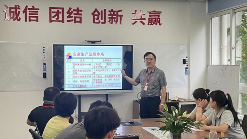 教师资格证教材和报班哪个好