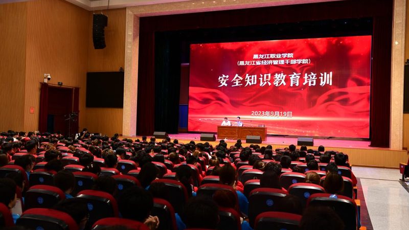 报考心理咨询师需要具备一定的学历要求。根据不同级别，学历要求如下：