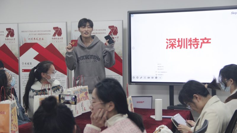 小标题：电商行业发展趋势